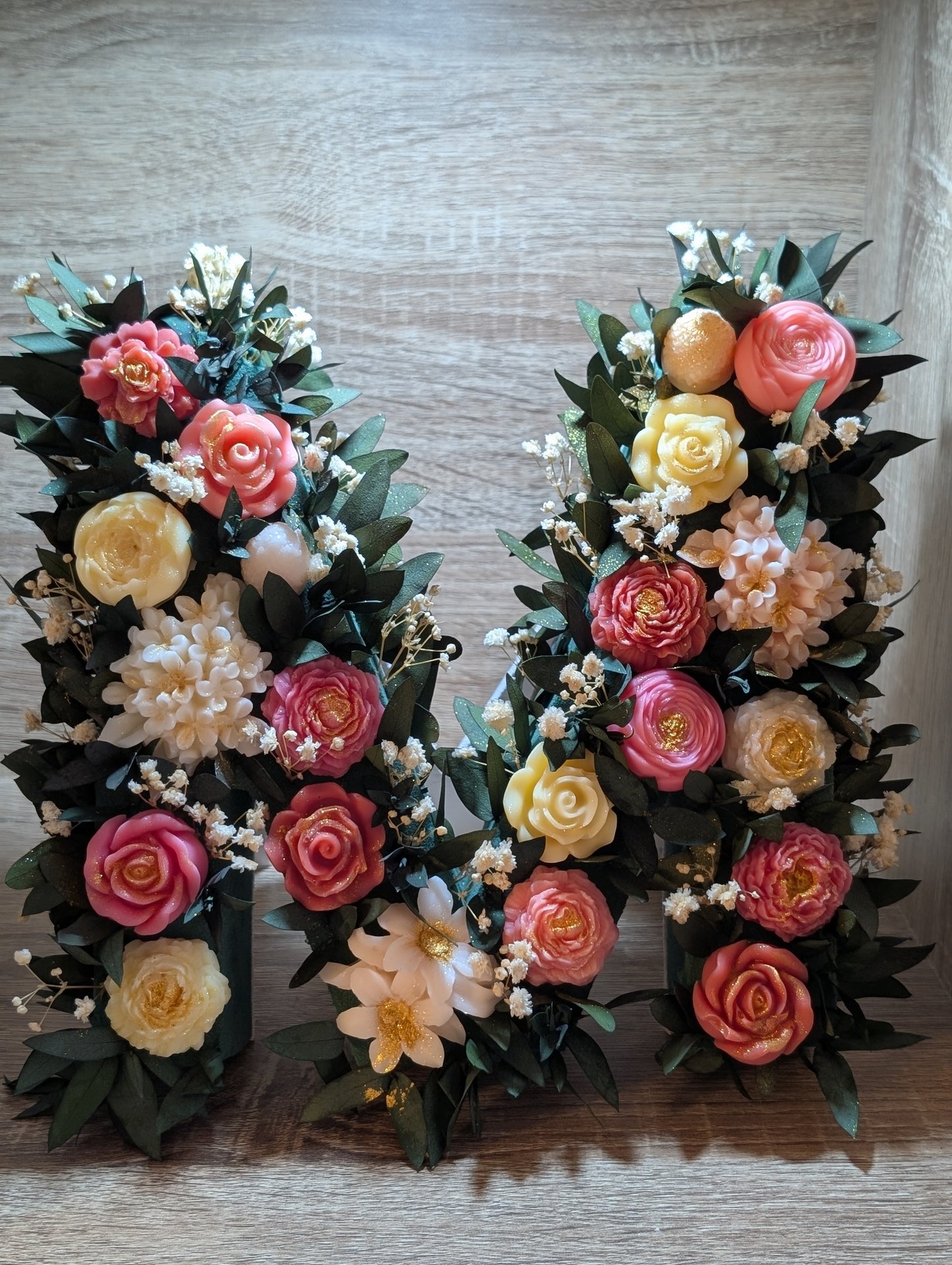 Lettre florale garnie de fondants parfumés